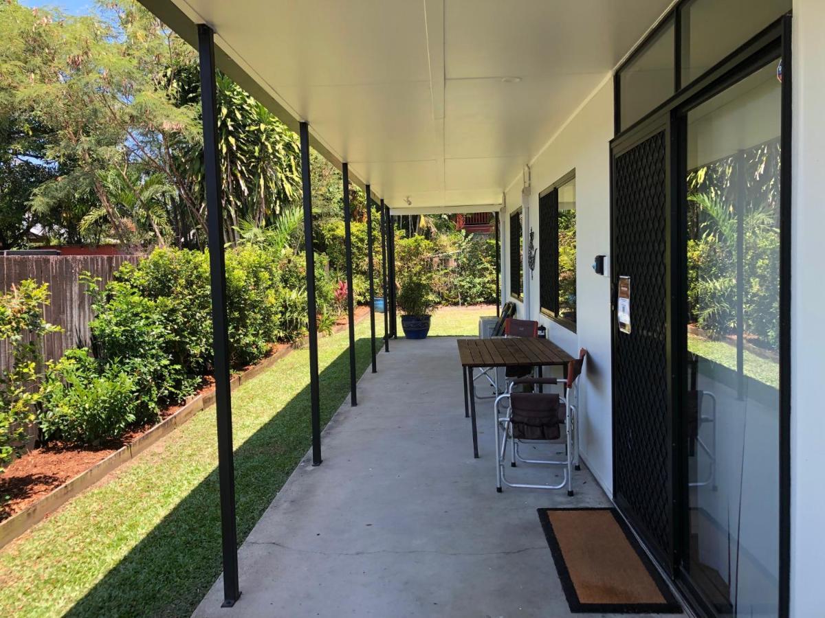 The Red Sparrow 2 Vila Cairns Exterior foto